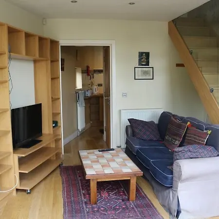 Stylish 1 Bedroom Flat In The Heart Of St Andrew's דירה *